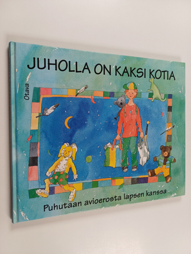 Johanna (toim.) Tarpila : Juholla on kaksi kotia : puhuta...