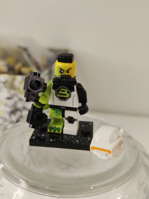 Lego Blacktron Mutant keräily figuuri