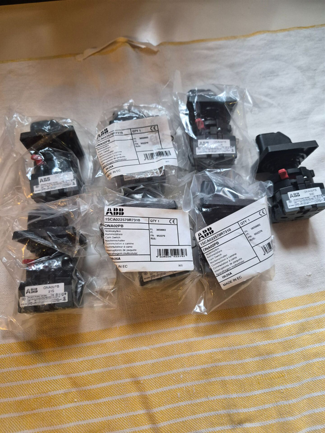 7kpl nokkakytkin ABB ONA02PB, käyttämättömiä
