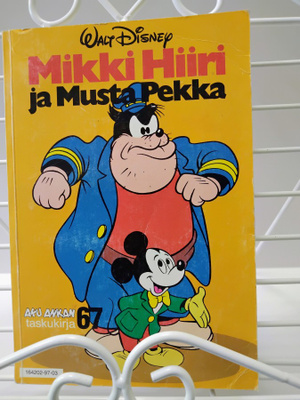 Aku Ankan taskukirja 67 Mikki Hiiri ja Musta Pekka