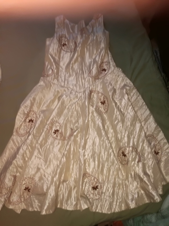 Juhla- silkkimekko koko XL kullanvärinen