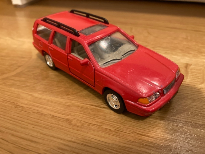 Volvo v70 1/43 pienoismalli