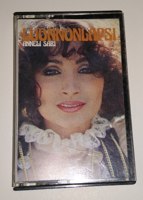 ANNELI SARI LUONNONLAPSI C-KASETTI