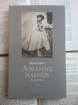 Marie Linder - Aikamme nainen: luonteenkuvaus (nid.)