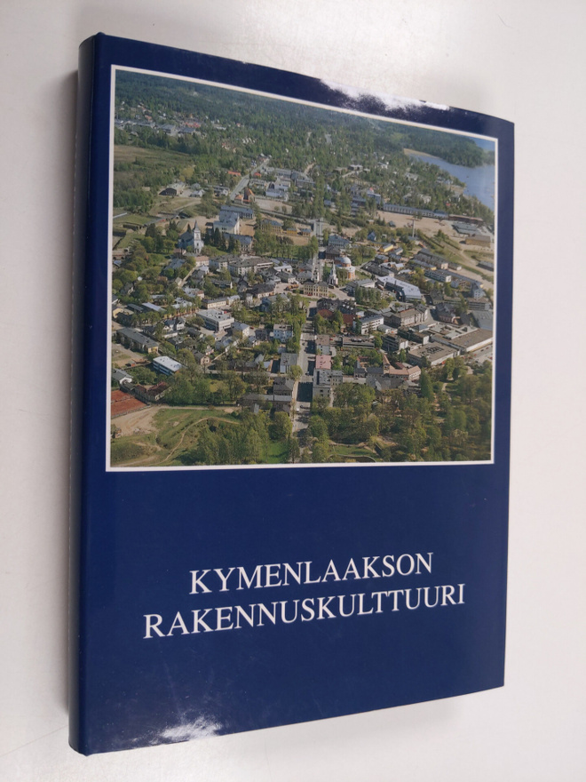 Timo ym. (valokuvat) Lievonen : Kymenlaakson rakennuskult...