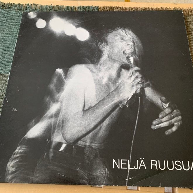 NELJÄ RUUSUA: Neljä ruusua * FIN 1987