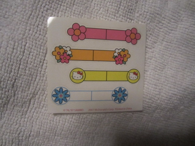 Pikkuinen Hello Kitty Tarra-arkki 4 tarraa
