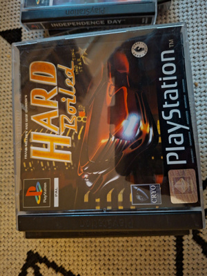 PS1 Hard Boiled CIB, saksankielinen