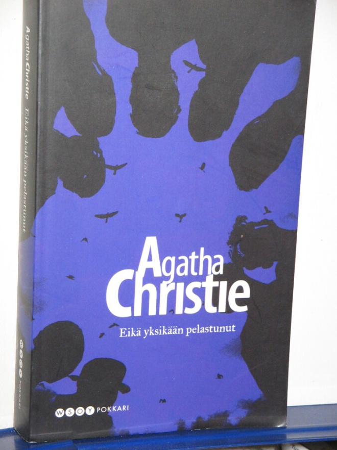 Agatha Christie : EIKÄ YKSIKÄÄN PELASTUNUT