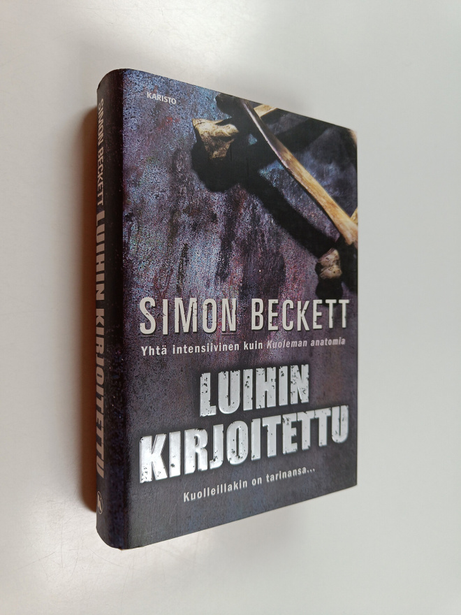 Simon Beckett : Luihin kirjoitettu