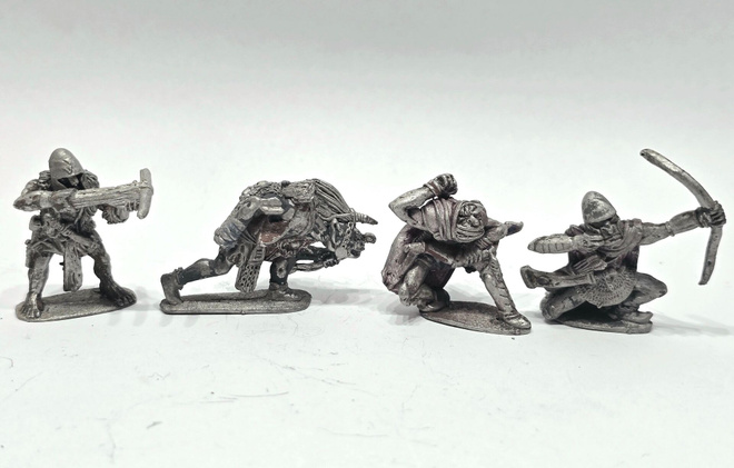 4kpl metallisia figuureita [G72]