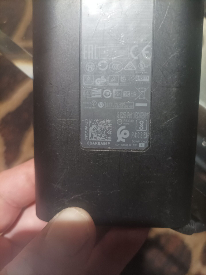 Kannettavan virtalähde hp 150w