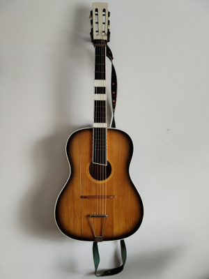 Teräskielinen vintage kitara