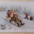 Lapset laskemassa mäkeä, toiset heittelevät lumipalloja 1925 - pikkukuva 1