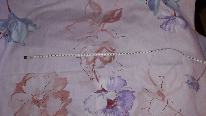 Pitkät verhot :violetilla pohjalla kukkia 136x138cm