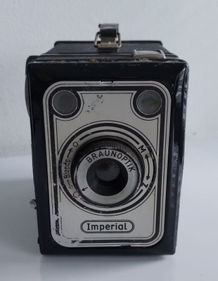 Imperial laatikkokamera laukulla