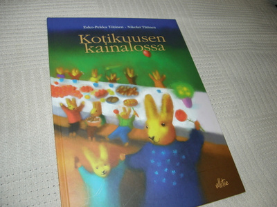 Tiitinen Kotikuusen kainalossa