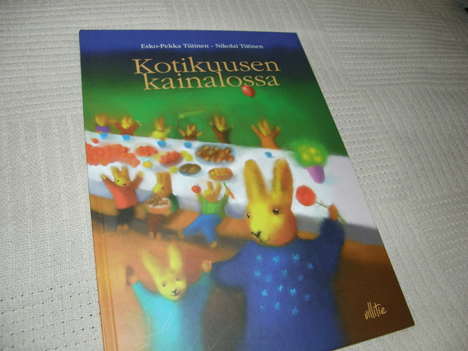 Tiitinen Kotikuusen kainalossa
