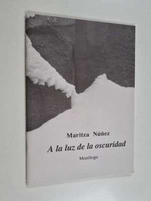 Maritza Nunez : A la luz de la oscuridad : monologo