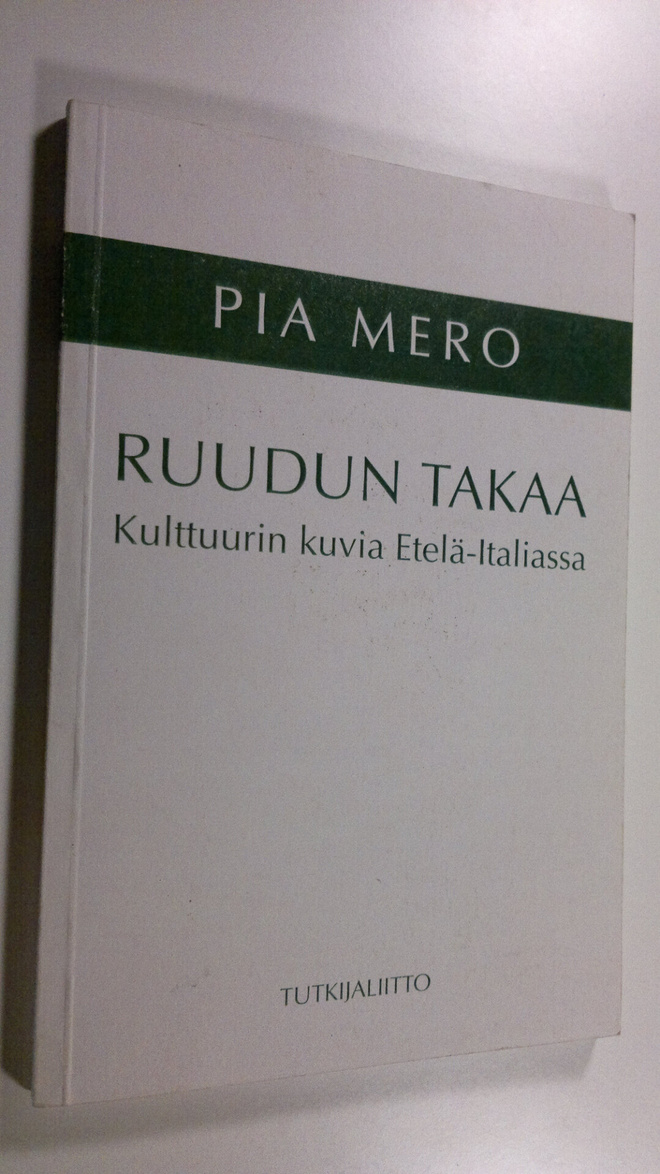Pia Mero : Ruudun takaa : kulttuurin kuvia Etelä-Italiassa