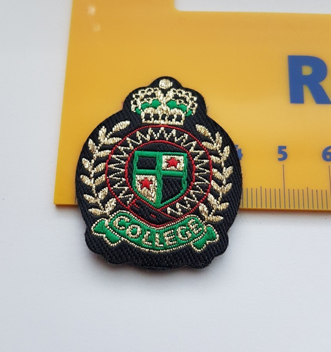 College Kangasmerkki