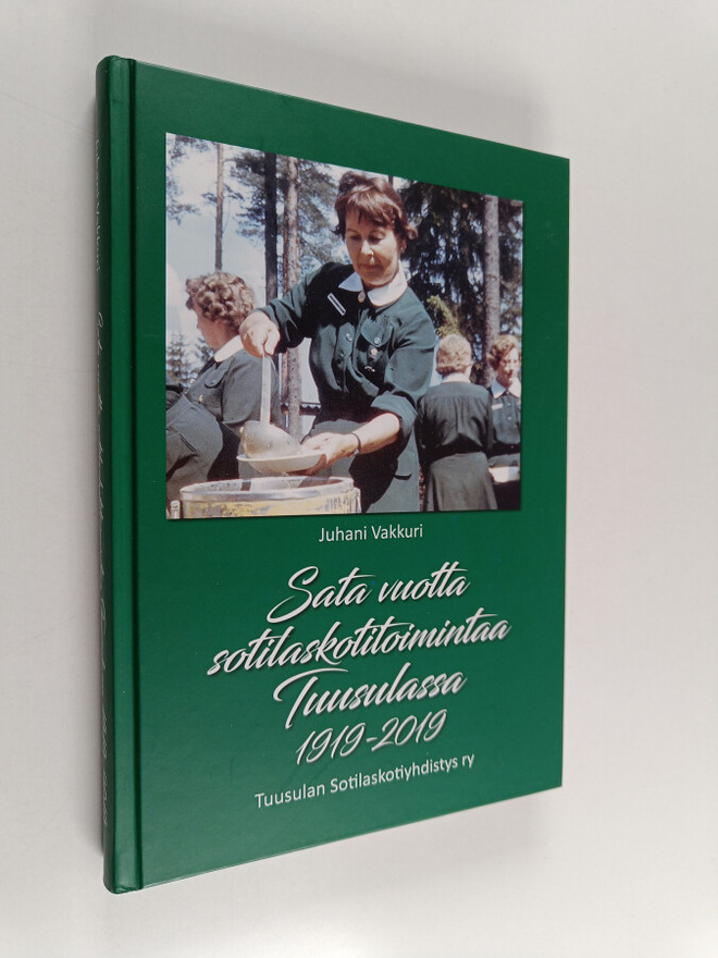Juhani Vakkuri : Sata vuotta sotilaskotitoimintaa Tuusula...