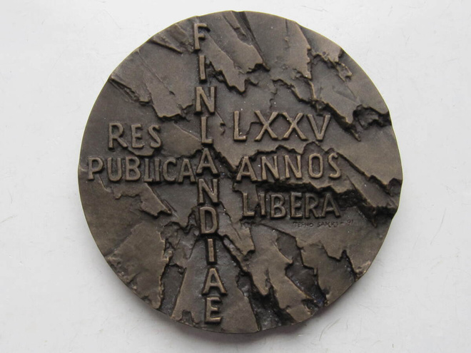 Res publica Finlandiae LXXV annos libera (T. Sakki)