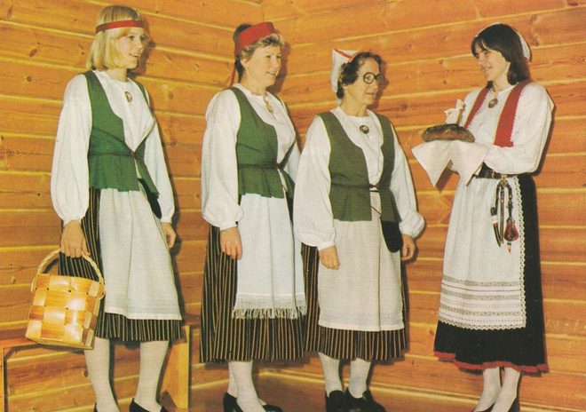 KANSALLISPUKUJA - KARJALA II KURKIJOKI JA PYHÄJÄRVI
