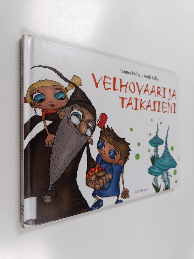 Hanna Kallio : Velhovaari ja taikasieni