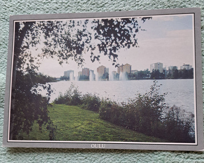 Oulu, taustalla Tuiran kaupunginosa, suihkut kulk.1996