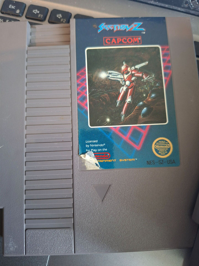NES Section Z USA 5 ruuvinen