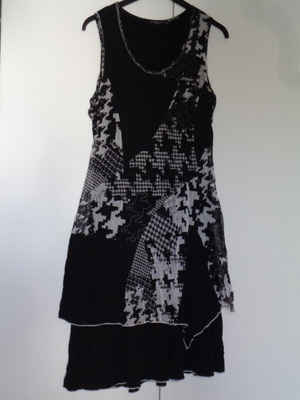 Frillainen mekko XL