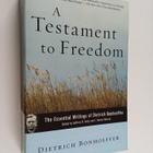 Dietrich Bonhoeffer : A Testament to Freedom - The Essent... - pikkukuva 1
