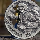 Hopeavärinen Raatteen tien merkki. Halkaisija - 23 mm. - pikkukuva 5