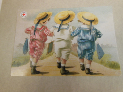 Lapset merimies-asuissaan