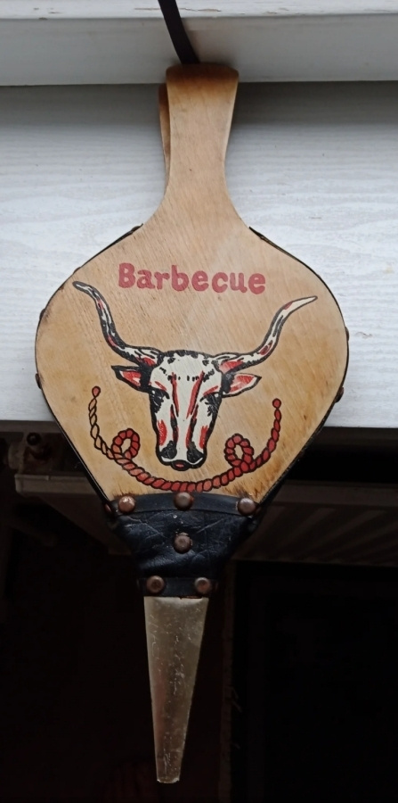 Barbecue merkkiset vanhat palkeet, härkä kuva.