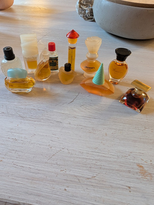 Vintage miniatyyri hajuvesiä 11 kpl