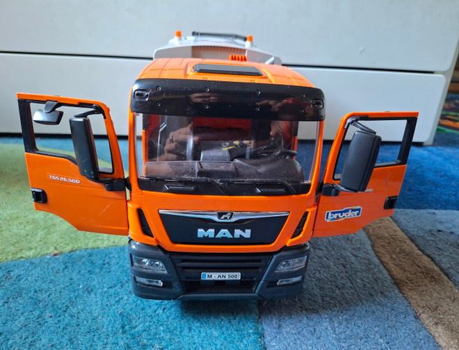 Bruder MAN TGS lakaisuauto (Street cleaning BS100)