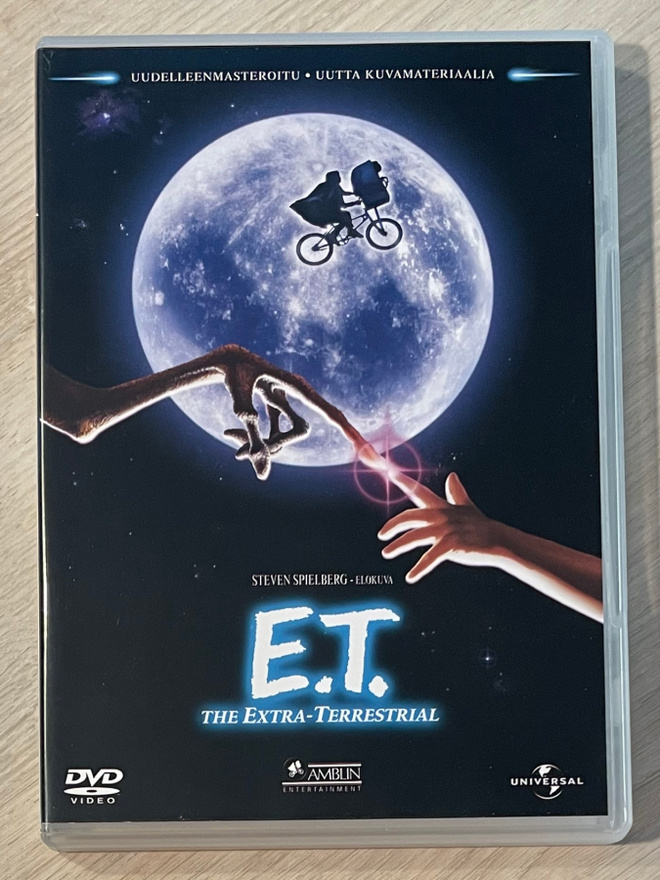 Steven Spielberg: E.T. (1982) 4 Oscarin voittaja
