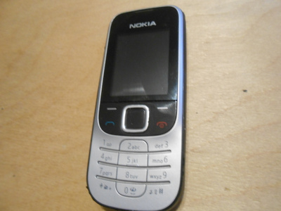 NOKIA 2330c-2 varaosiksi.