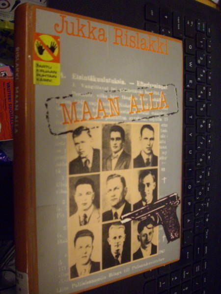 Jukka Rislakki : Maan alla  ( 1 p. 1985 ) Sis. postikulut