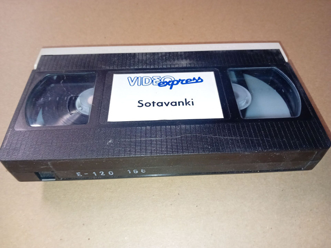 VHS SOTAVANKI ( EI KOPPAA ) SIS POSTIKULU