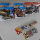 HOT WHEELS- ja MATCHBOX-autoja 4 kpl + miniautot 9 kpl - pikkukuva 1