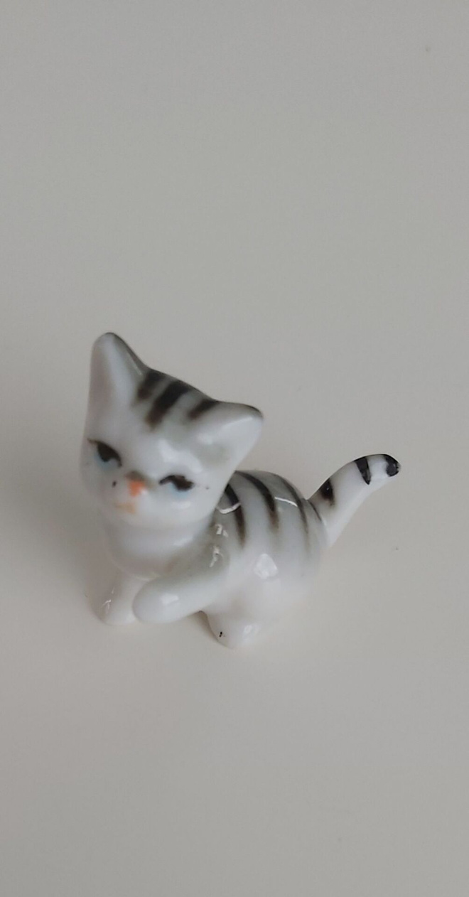 BONE CHINA  KISSA-FIGUURI, Posliinia, koko 3,8 x 3,5 cm