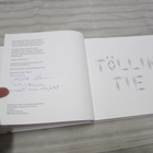 TÖLLIN TIE KYLÄ, JOLLA EI OLLUT NIMEÄ + SIGNEERAUKSET - pikkukuva 2