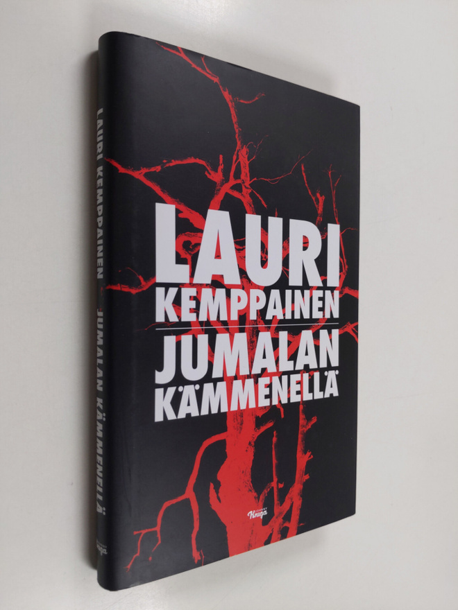 Lauri Kemppainen : Jumalan kämmenellä