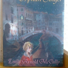 Emily A. McCully: The Orphan Singer. New York 2001. 30 s. - pikkukuva 1