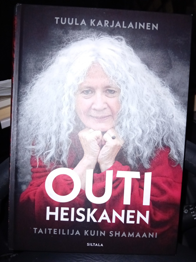 Karjalainen  : Outi Heiskanen taiteilija kuin shamaani