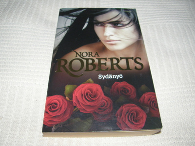 Nora Roberts Sydänyö -nid