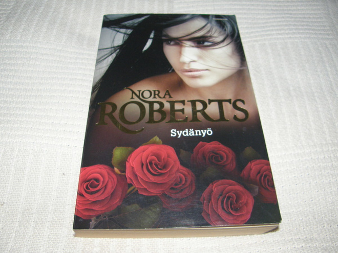 Nora Roberts Sydänyö  -nid